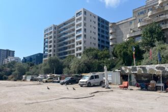 baracile pescarilor din spatele caminelor studentesti tot in picioare 687ac022b99ad