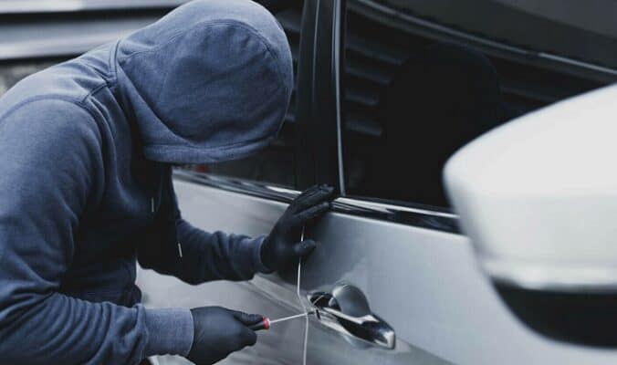 barbat arestat pentru furturi din autoturisme comise in mangalia 6880f52057caf