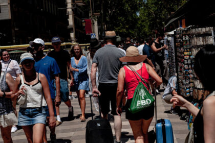 barcelona inchide doua dintre terminalele din portul de croaziere ca sa reduca numarul turistilor 687f372cb58cc