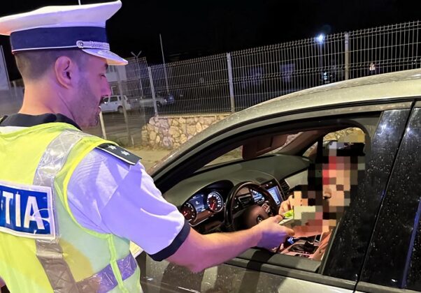 beat la volan un sofer a intrat cu masina in gardul unui imobil in vadu oii 6873c17783f35