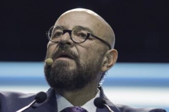 breaking news perchezitii dna acasa la piedone este suspectat ca ar fi avertizat un operator economic inainte sa l controleze 687f3156214c0