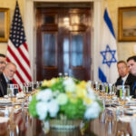ce cadou i a oferit netanyahu lui trump in timpul vizitei sale in sua reactia presedintelui american e un lucru semnificativ 686cb7919587f