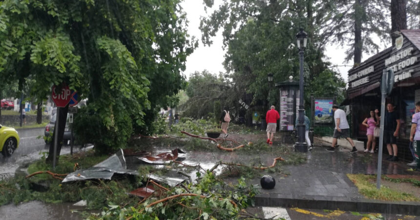 climatolog furtuna puternica din sinaia a fost neobisnuita ca intensitate aceste fenomene extreme se vor inmulti 686fbb7e4f76c