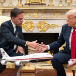cum a poleit trump cu aur biroul oval mini versailles ul de la casa alba 687dddf1d7ced
