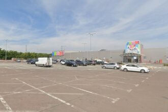 cum a ramas soferul unei autoutilitare fara catalizator in timp ce era la cumparaturi la jumbo orele surprinse de camerele de supraveghere analizate cronologic 688164e441651