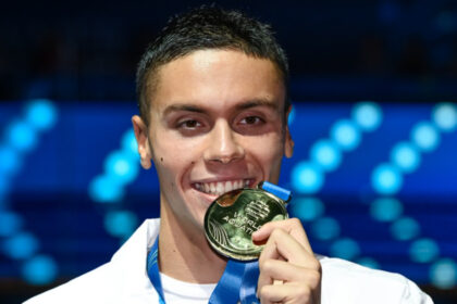 din ce a fost confectionata medalia lui david popovici obtinuta la singapore in proba de 200 m liber 6889e0bb438cc
