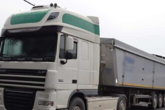 doi migranti descoperiti ascunsi in semiremorca unui ansamblu rutier pe dn2a 6873a699f219b