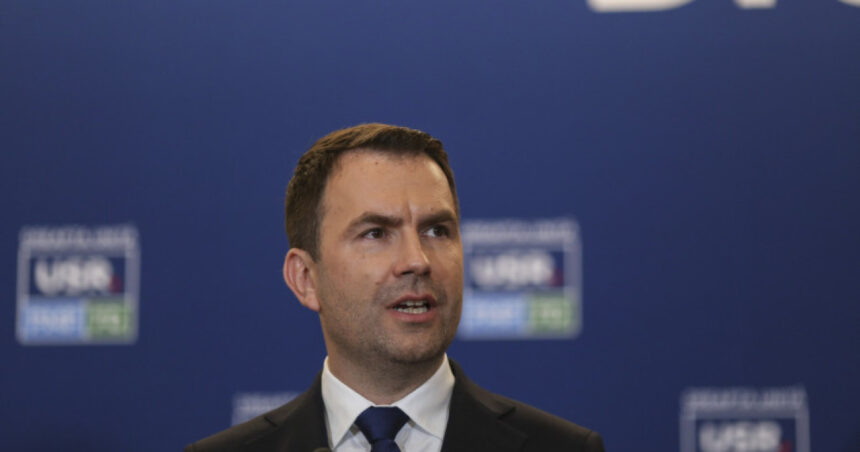 exclusiv catalin drula vrea sa candideze la primaria capitalei cu sprijin de la usr si pnl ce ii raspunde lui ciprian ciucu 688a6f9dc8079