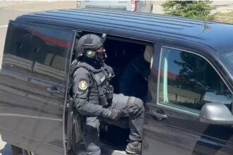 foto adolescent de 19 ani din republica moldova suspectat ca ar fi ingropat narcotice de mare risc in diverse zone din municipiul constanta a fost prins in flagrant cu substante interzise 6876434fdfc65