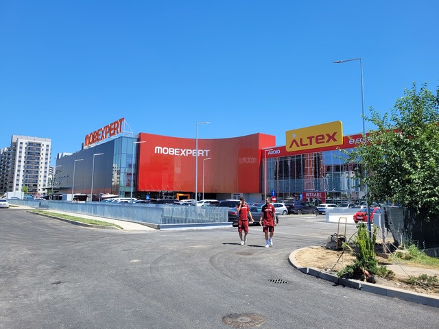 foto dan sucu inaugureaza un mare magazin mobexpert de talia celui din baneasa pe o fosta platforma industriala in urma cu o luna ploua in casa ce spune despre concurentul ikea alatu 68666ab8e7974