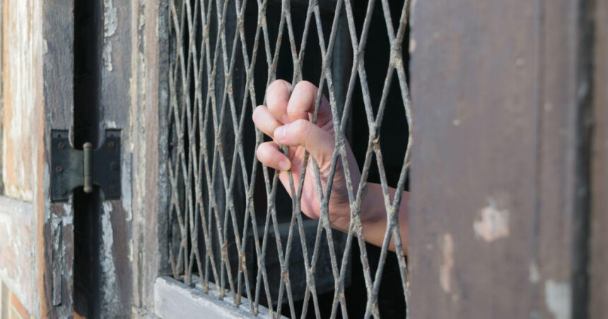 foto doi raniti in grecia intr un atac cu bomba la domiciliul unui gardian de penitenciar 6885209735175