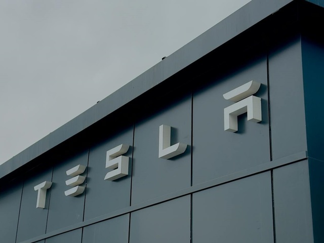 foto elon musk a deschis primul restaurant tesla cu statii rapide de incarcare 6880fcc25945a