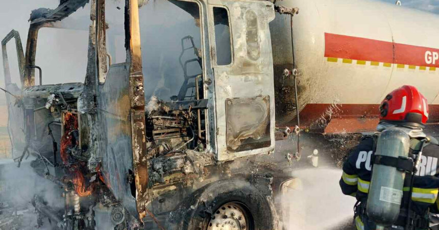 foto incendiu la o autocisterna incarcata cu gpl pe autostrada a7 traficul a fost blocat 6883b69e9d024
