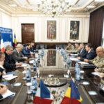 foto ministrul apararii s a intalnit cu directorul directiei de armamente din franta cei doi au discutat despre cooperarea militara in nato 687fac2c671bb