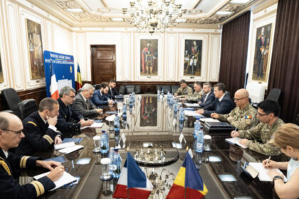 foto ministrul apararii s a intalnit cu directorul directiei de armamente din franta cei doi au discutat despre cooperarea militara in nato 687fac2c671bb