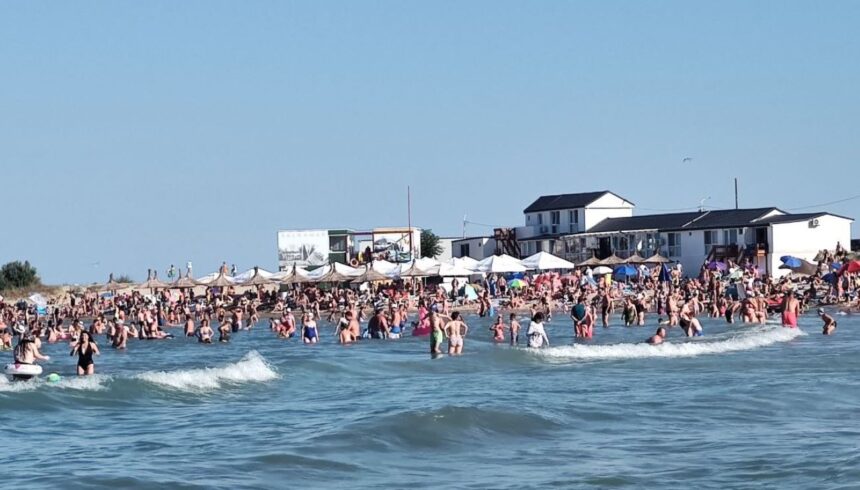 foto plajele din mangalia pline de turisti soare mare si aglomeratie in aceasta duminica caniculara 6886482c7245c