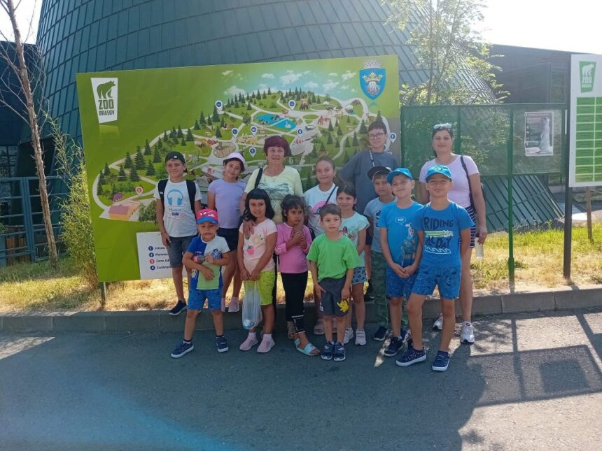 foto tabara gratuita pentru copiii din dumbraveni oferita in urma unei sponsorizari atrase de primarul comunei sunt foarte fericiti unii dintre ei au mers acum pentru prima data la munte 686d631d0c8ee