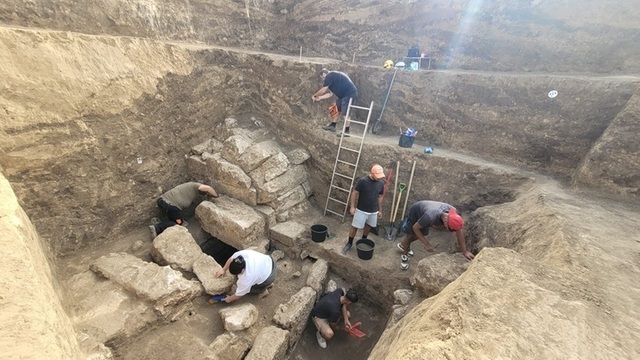foto tezaur descoperit la mangalia in necropola orasului antic callatis 686ba9364702c