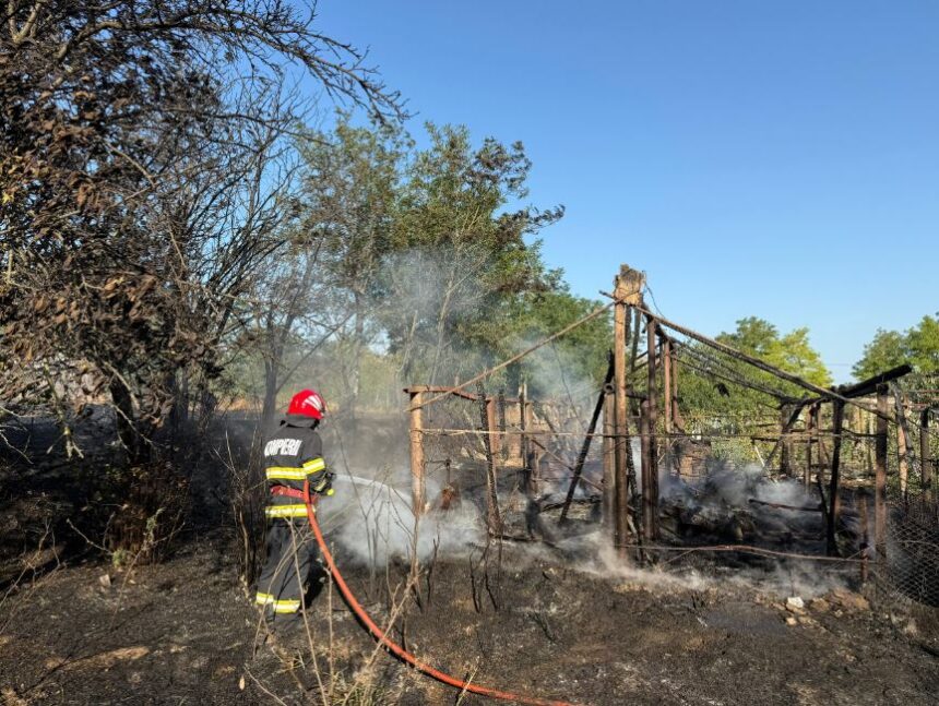 foto video incendiu puternic in bestepe din judetul tulcea doua anexe distruse si doua locuinte in pericol 68864c83b74a6