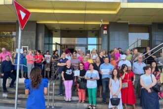 foto video salariatii anaf constanta protest spontan la sediul institutiei liderul sindical emilian marian nu vrem sporuri ci salariile care ni se cuvin 6866460169266