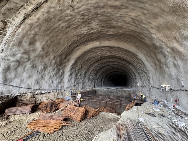 fotovideo imagini spectaculoase ritm accelerat pentru tunelurile pentru ursi umbrarescu pregateste prima deschidere 68781504a9462
