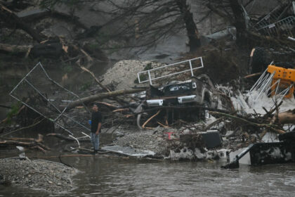 galerie foto 9 copii au murit si 27 de fete sunt date disparute in inundatiile devastatoare din texas trump melania si cu mine ne rugam 686979aca3946