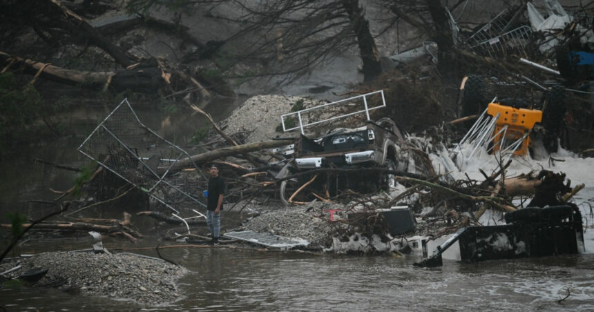 galerie foto 9 copii au murit si 27 de fete sunt date disparute in inundatiile devastatoare din texas trump melania si cu mine ne rugam 686979aca3946