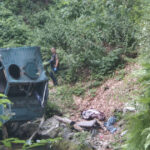 galerie foto accident grav in gorj doua persoane au murit iar patru au fost ranite dupa ce o autoutilitara s a prabusit intr o rapa 687ea6c9a3ec3