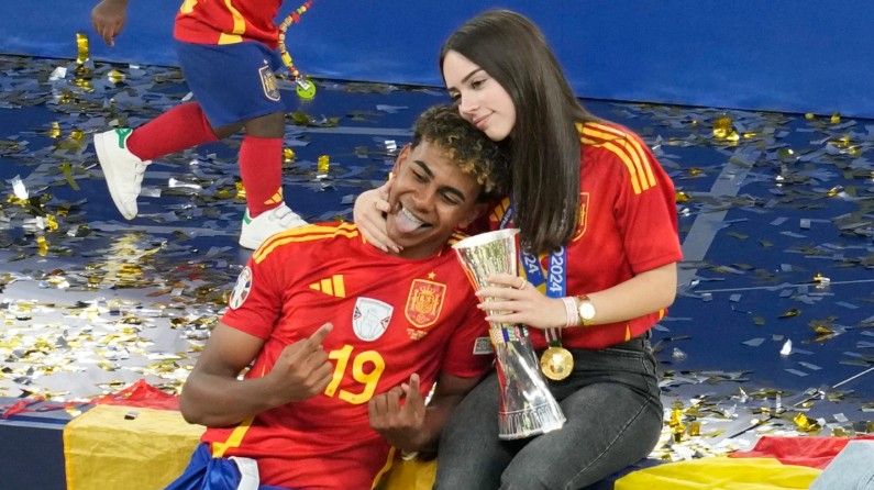 galerie foto cine au fost femeile din jurul lui lamine yamal la majoratul starului barcelonei petrecerea de 18 ani fara telefoane mobile 68738f1427adb
