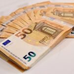 guvernul a imprumutat 375 miliarde de dolari si 15 miliarde de euro pe o cerere ridicata de 15 miliarde de dolari finantele au vrut sa profite dupa ce pachetul de austeritate a imbunatatit percep 686e9e24e3cc5