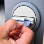 guvernul greciei elimina toate comisioanele pentru retrageri de numerar de la bancomate cand regulile nu sunt respectate intervenim 688091d7f0507