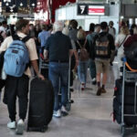 haos pe aeroporturile din franta peste 900 de zboruri au fost anulate joi din cauza grevei controlorilor de trafic aerian 6866c75122ee8