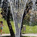 harta cod rosu de canicula in sudul si sud vestul tarii inclusiv in bucuresti temperaturi de pana la 43c si risc de furtuni 68847c50caa92