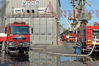 incendiu in portul constanta in zona peninsulara vezi aici ce a luat foc 687e3948ea3f5