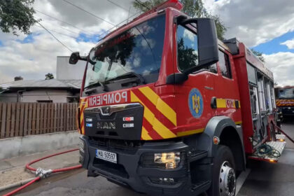 incendiu la mai multe locuinte din sectorul 1 al capitalei pompierii avertizeaza ca focul s ar putea extinde la cladirile invecinate 686fc891ebae1