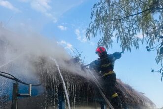 incendiu violent la o locuinta din comuna cerchezu pompierii intervin cu mai multe echipaje pentru stingerea focului 6867effff3e6f