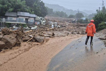 inundatii si alunecari de teren uriase in coreea de sud 14 persoane au murit iar 12 sunt date disparute 687caa52e57dd