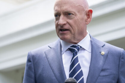 ionut mosteanu s a intalnit cu mark kelly membru al comisiei pentru forte armate in senatul sua ce au discutat cei doi 6866eea33b071