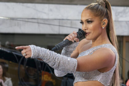 jennifer lopez a ajuns la bucuresti artista va sustine un concert in aceasta seara in piata constitutiei 6888871bab3a2