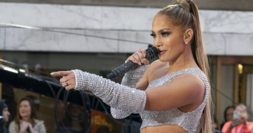 jennifer lopez a ajuns la bucuresti artista va sustine un concert in aceasta seara in piata constitutiei 6888871bab3a2