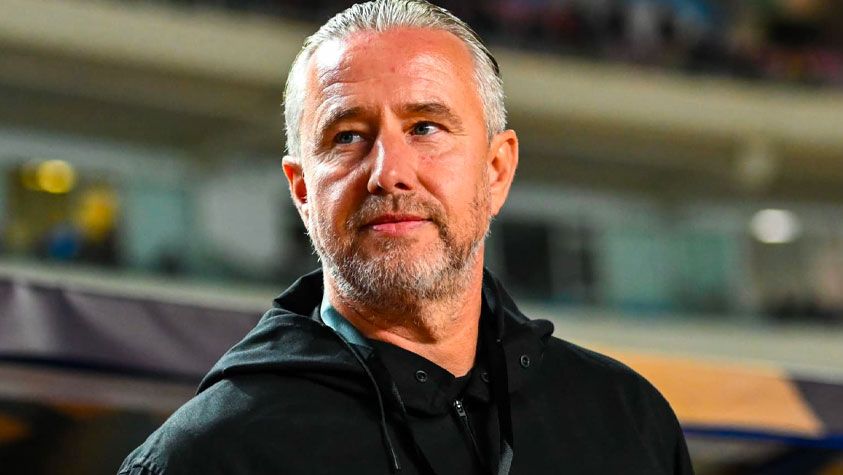 laurentiu reghecampf taxeaza un jucator de la fcsb nu isi mai ajuta colegii 6885f5d347cd9