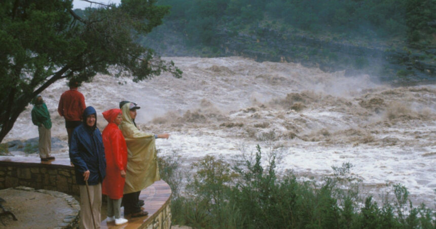 mai multi morti si disparuti in inundatiile din texas o tabara de copii maturata de viitura lipsesc nu suntem siguri cati 68683b08b928c