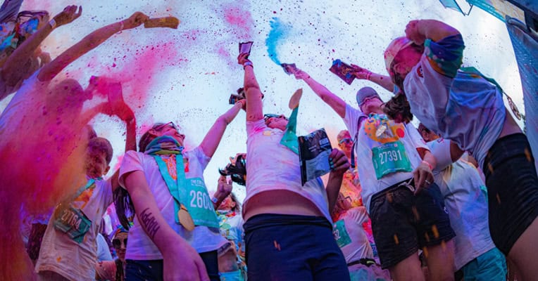 mamaia se coloreaza din nou the color run revine pe litoral din 2 august 2025 vor fi impuse restrictii de trafic rutier 688b01871470e