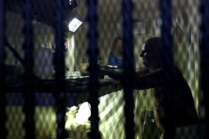 migrantii retinuti in inchisorile din sua sunt tinuti in conditii inumane arata un raport al human rights watch 687f4e5808372