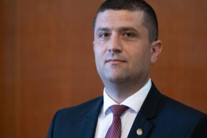 ministrul economiei sunt consilii de administratie unde directorul castiga peste 50 000 de lei pe luna 6866879c4e341