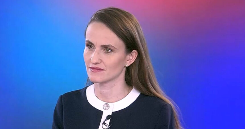 ministrul roman de externe oana toiu face astazi o vizita de lucru in republica moldova si va fi primita de maia sandu 687f1316c98c9