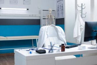 ministrul sanatatii anunta masuri ferme medicii care parasesc spitalul public in timpul programului pentru a lucra in privat ar putea fi concediati 6877cc0c989bc