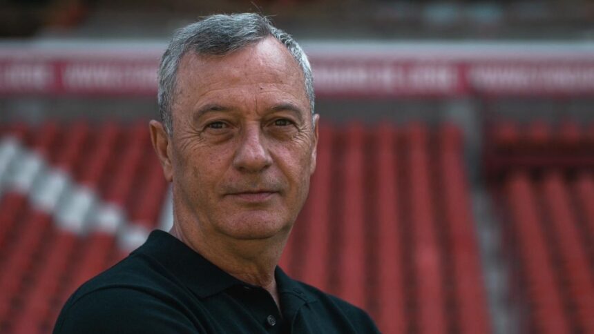 mircea rednic noul tata de la standard liege i a cucerit pe belgieni stie cum sa vorbeasca fiecaruia 687689fd3ee35