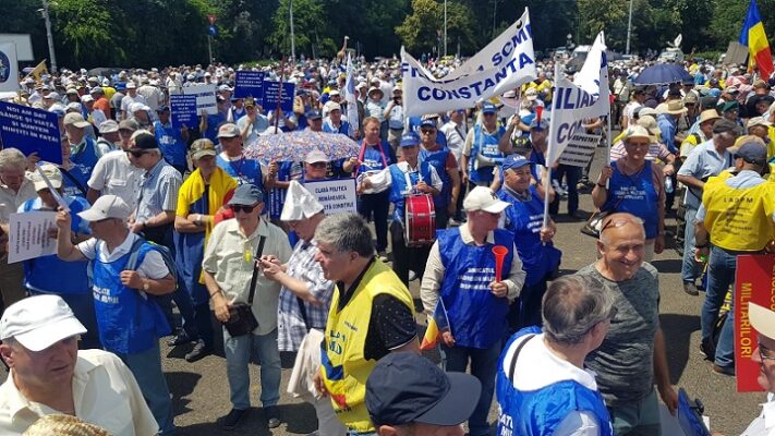 miting antiguvernamental in bucuresti protestatarii cer stoparea imediata a masurilor de austeritate 687f55f8514ff