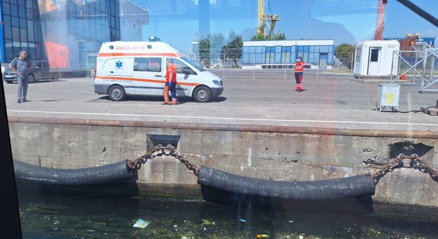 nava artemis interventie de urgenta la un vas sub pavilion tanzania marinar preluat de ambulanta din portul constanta 6884ca19e700d